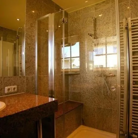 Апартаменты Wunderschoenes Mit Garten Und Terrasse Gross Zicker