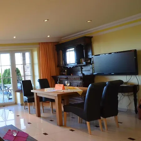 Wunderschoenes Mit Garten Und Terrasse Апартаменты *